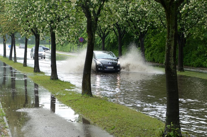 Billede af oversvømmet vej